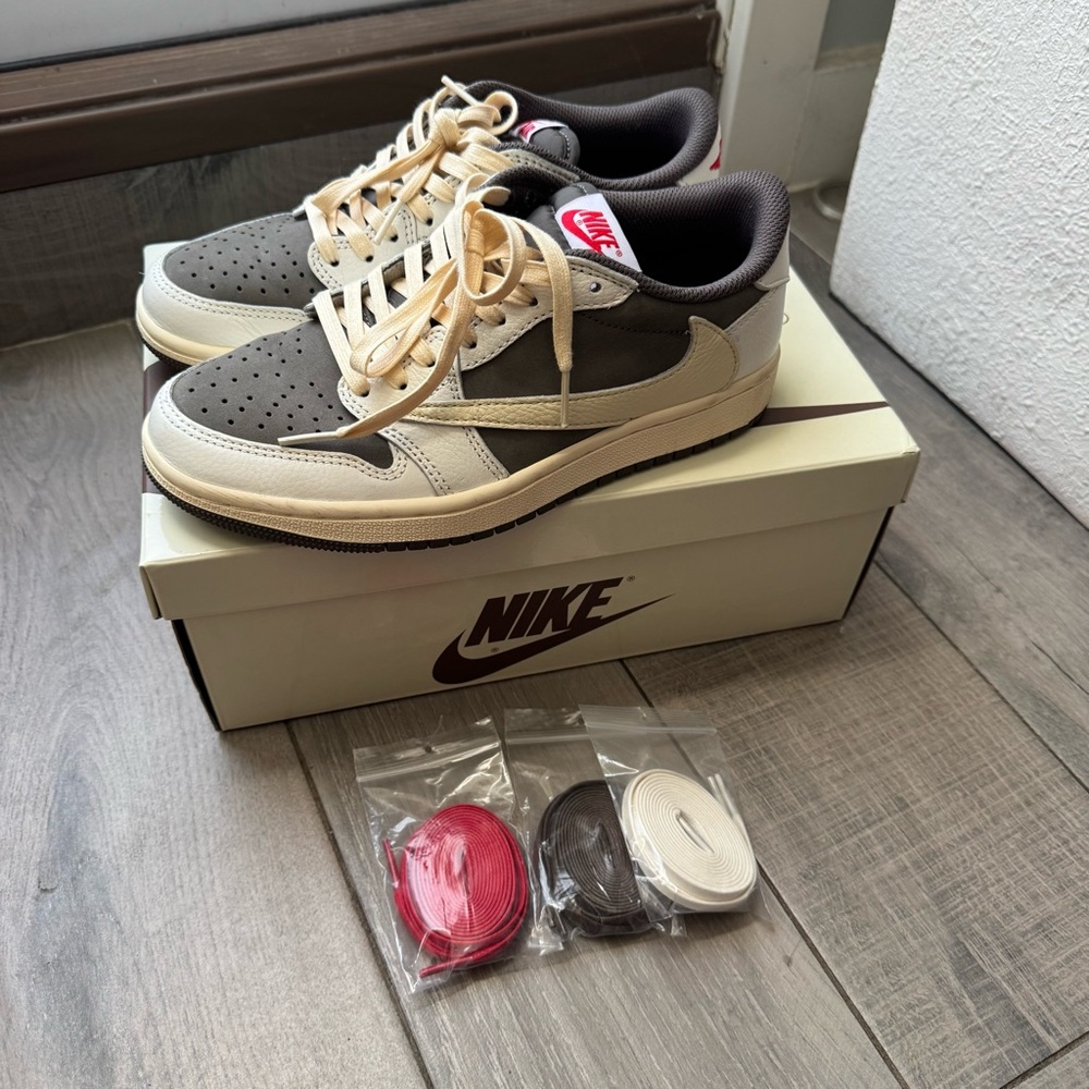 Nike Cream and Gray Low-Top Sneakers